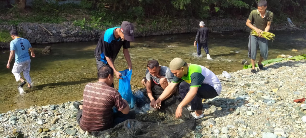 Sungai yang kaya akan ikan dan sumber daya alam lainnya